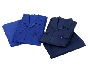 工作�? /> 
</p>
<p>
	<br />
</p>
<p>
	1.全棉作业服的保养�Q?br />
<br />
如果是棉麻资料的作业服，必定要留意防潮防霉，作业服怎么�q�行日常的保��d���Q�就必定要留意醋�Q�由于醋是会(x��)�Ҏ(gu��)���l�品形成腐蚀的，保藏前要�z�净�Q�晒�q�Ӏ�还有像是一些果汁或者是其他的酸性物质都是需求留意的�Q�如果不���心(j��)感染�?ji��n)的话，保藏也要留意按色彩深���分�c�M��藏，免的�怺�染色�Q�那���p��立即用清水来处理�Q�不然的话时��M���?ji��n)就会(x��)清�z�不掉�?br />
<br />
2.作业服的清洗�Q?br />
<br />
如果是丝�l�的作业服，丝绸的要点也是防潮，它比奛_��子还娇气。，淡色的一些作业服的话�z�的比较久就�?x��)呈现掉色的现象�Q�我们的作业服才不会(x��)�׃��我们的错误做法而减短他们的寿数�Q�如果是�q�样的话�Q�那么就可以再水中加一些清�z�剂�Q�然后跑半个���时左右�Q�然后再用清水来�q�行清洗�Q�期望大安���做好作业服的保养�Q�每天都�I�着新的衣服�Q�轻松作业�?</p>
<p>
	<br />
</p>
<p>
	<br />
	<div>
		<br />
	</div>
</p>
<p>
	<br />
</p>
<p>
	<br />
</p> 
						   </p>
					</div>
					  <p>发布旉����Q?017-08-18 </p>
                    <p>来源�Q?a href='http://www.xyz99999.com/news/22.html'>http://www.xyz99999.com/news/22.html</a></p>
          
					<ul class=